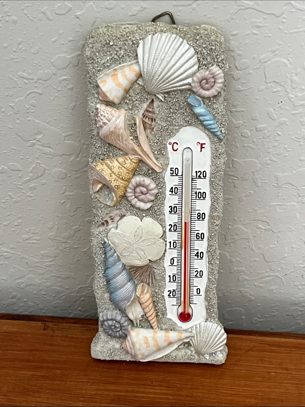 Spoontique VTG Coastal Shell Thermometer Wall Plaque - White & Pastel